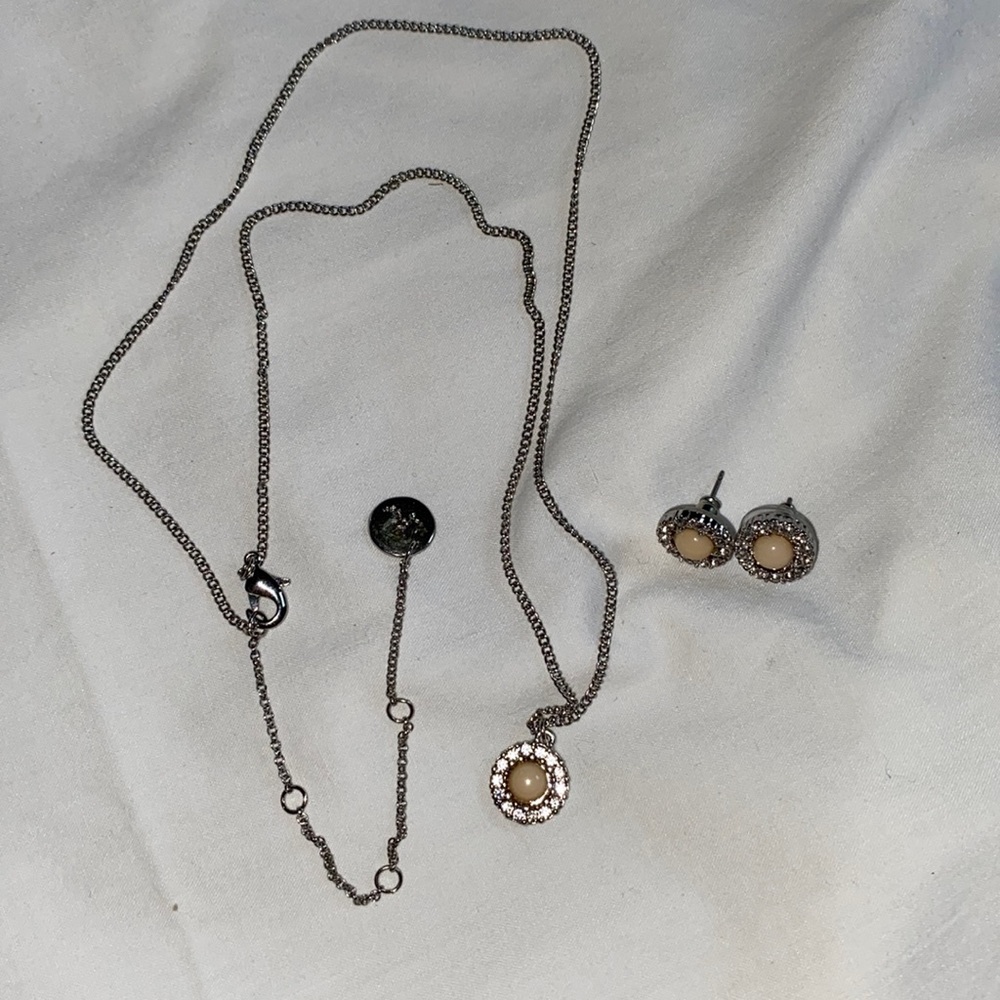mintMongoose Silver-toned Necklace & Earring Set